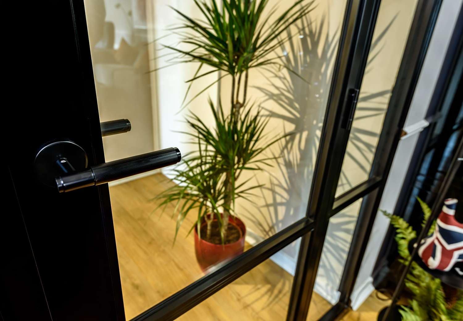 Aluminium internal doors art deco handle