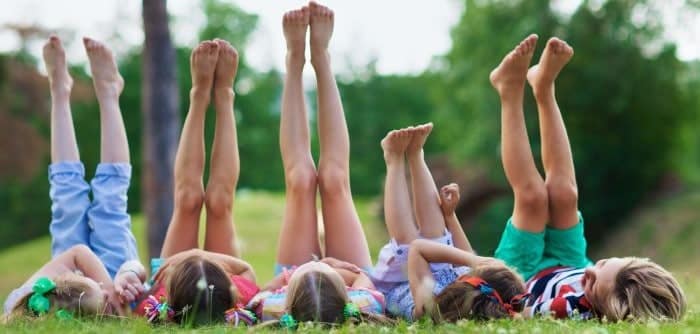A range a children's feet