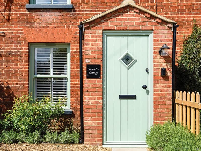 Vertical sliding sash window exterior