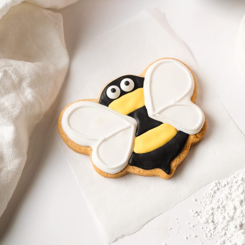 Bee-shaped biscuit with icing decoration